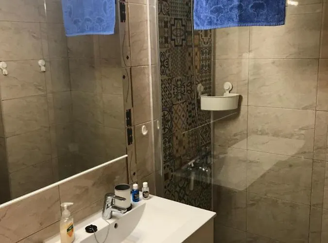 Yumbo Perfect Location Free Fast Wifi *