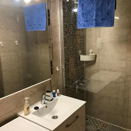 Yumbo Perfect Location Free Fast Wifi *